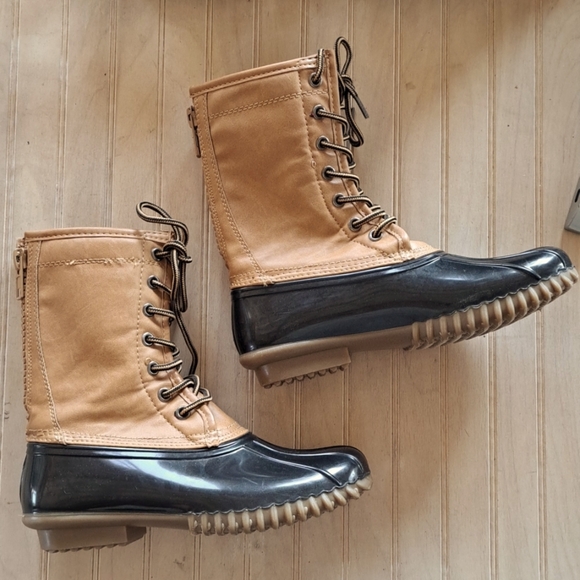 NWOT Madden Girl Flurry Flannel Lined Waterproof Duck Mid-Calf Rubber Boots - Picture 1 of 8